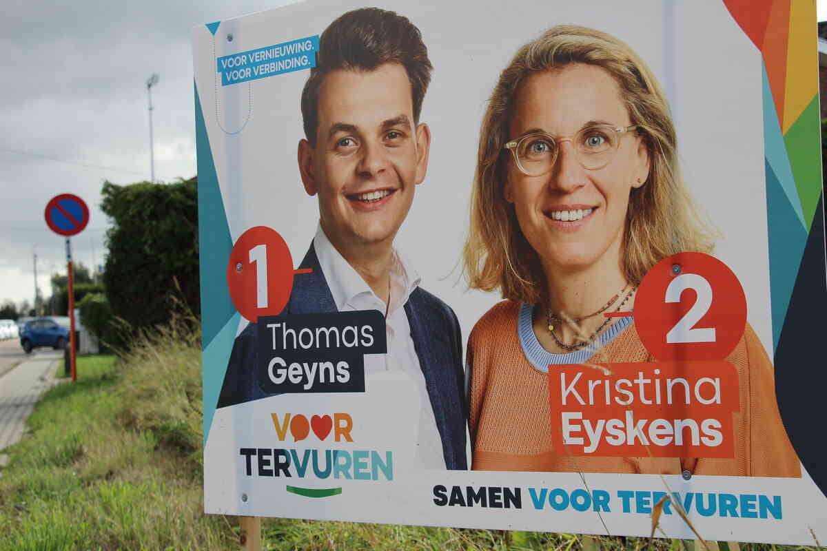 Burgemeester Thomas Geyns en eerste schepen Kristina Eyskens op verkiezingsaffiche 2024 ©Tervuren+